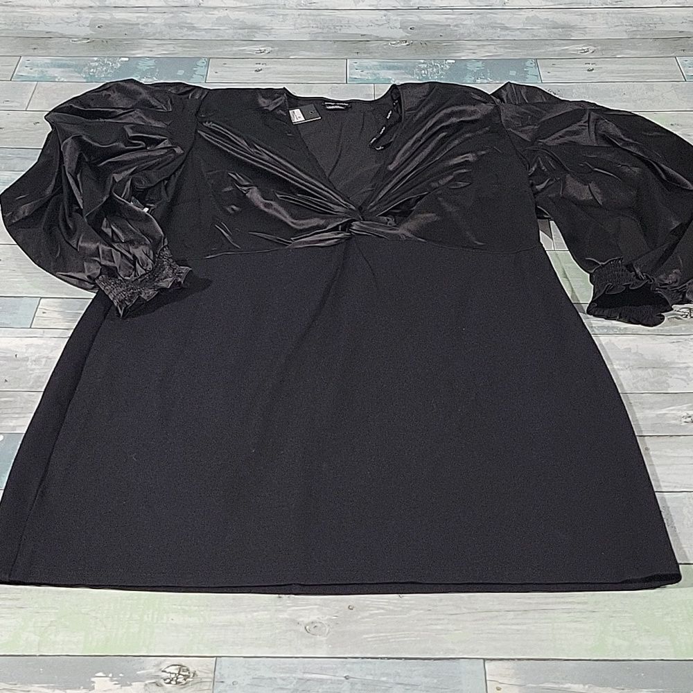 City Chic Vlack Puff Sleeved Dress sz 20 NWT